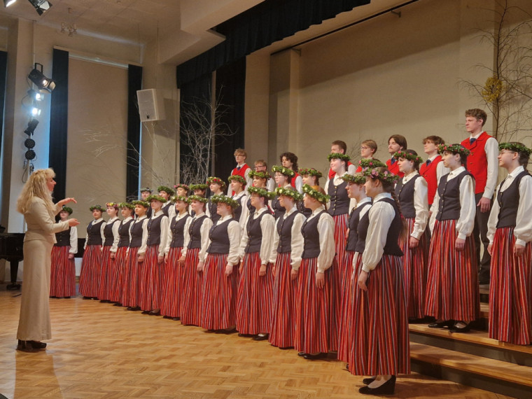 FOTO: Izskanējusi Ogres novada izglītības iestāžu koru skate