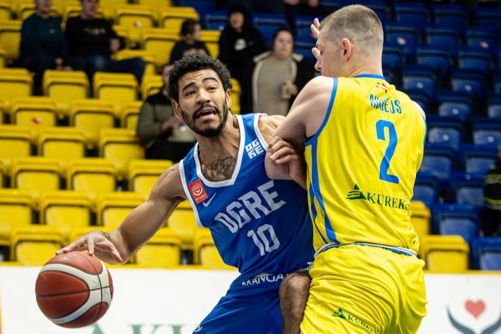 Ventspilnieks Ausējs ar ārprātīgu metienu izslēdz “Ogri”