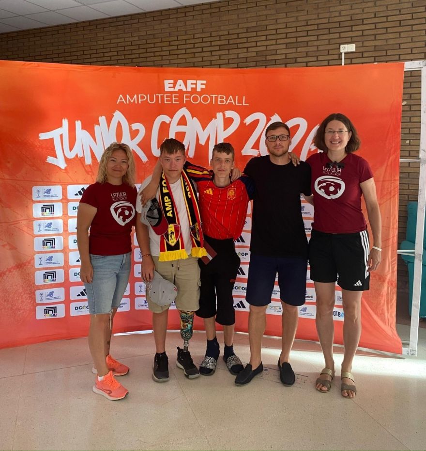 "Robežas bieži vien ir tikai mūsu pašu iedomātas". Toms no Latvijas piedalās amputēto futbola nometnē Spānijā