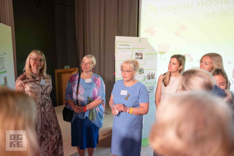 FOTO: 53 pieredzes stāsti un 120 pirmsskolas pedagogi – Ogres novadā apkopotas gada laikā gūtās atziņas
