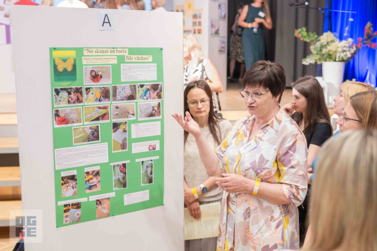 FOTO: 53 pieredzes stāsti un 120 pirmsskolas pedagogi – Ogres novadā apkopotas gada laikā gūtās atziņas