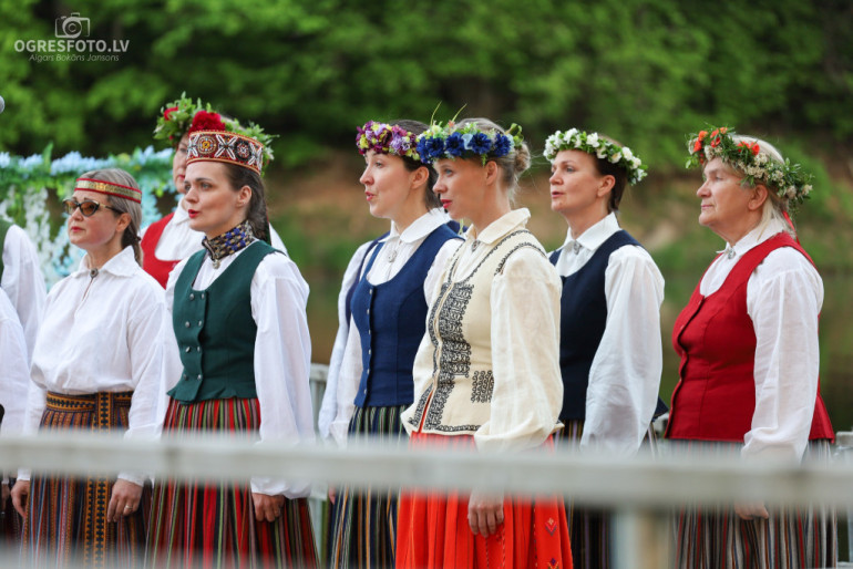 FOTO: Kur upe satiekas ar mūziku – izskanējis pirmais cikla "Upes vakari" koncerts