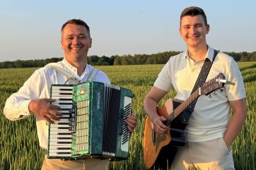 Attēls rakstam: Zaļumballe kopā ar grupu "Ginc un Es"