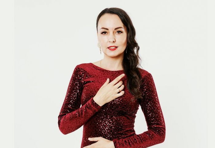 Dziedātāja Viktorija Majore vairākus gadus piedalījusies motošosejas sacensībās