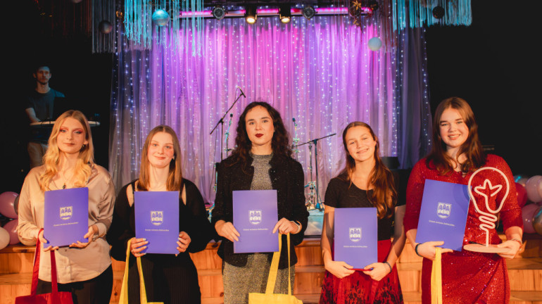 FOTO: Ikšķilē godināti aktīvākie, radošākie un iedvesmojošākie jaunieši