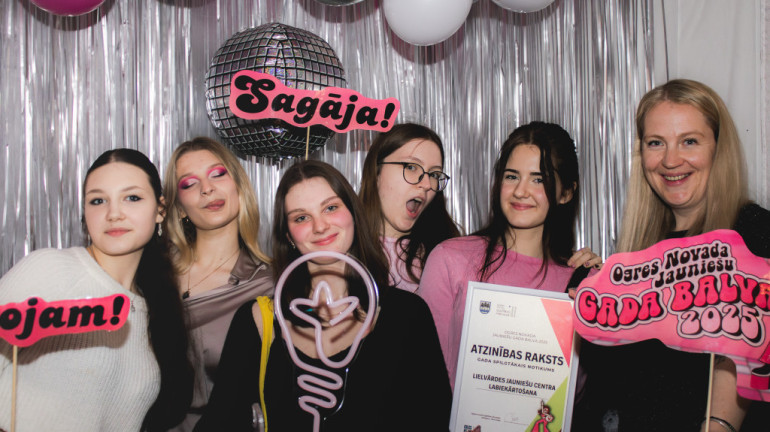 FOTO: Ikšķilē godināti aktīvākie, radošākie un iedvesmojošākie jaunieši