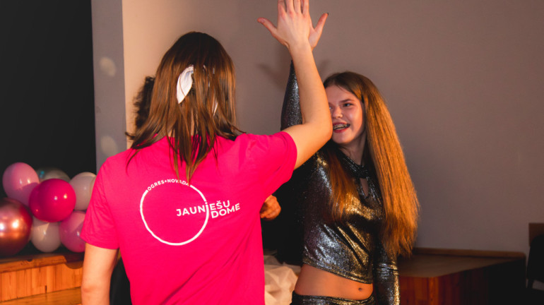 FOTO: Ikšķilē godināti aktīvākie, radošākie un iedvesmojošākie jaunieši