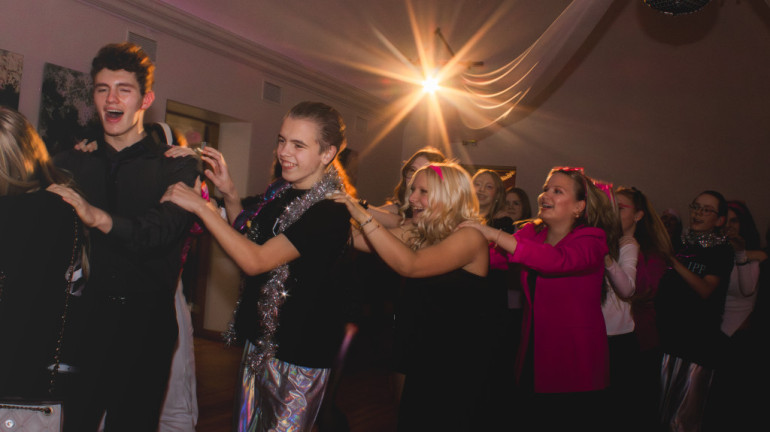 FOTO: Ikšķilē godināti aktīvākie, radošākie un iedvesmojošākie jaunieši