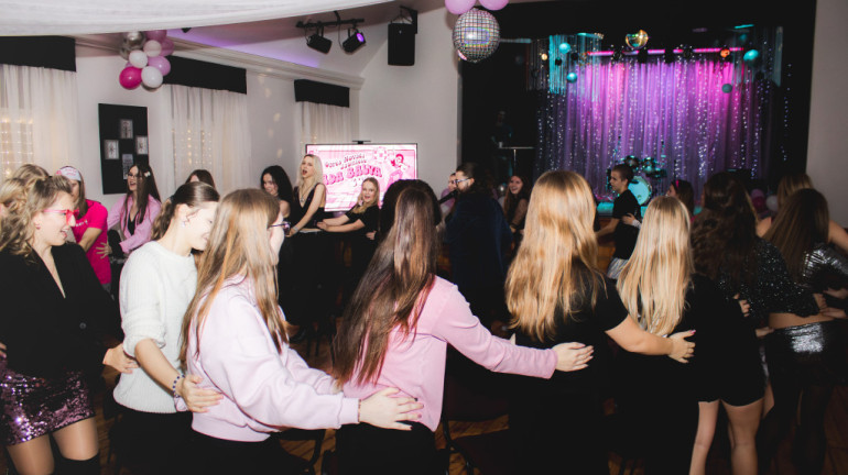 FOTO: Ikšķilē godināti aktīvākie, radošākie un iedvesmojošākie jaunieši