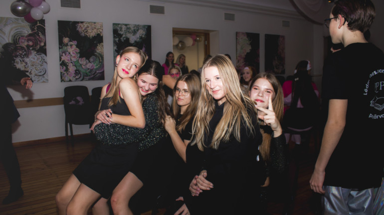 FOTO: Ikšķilē godināti aktīvākie, radošākie un iedvesmojošākie jaunieši