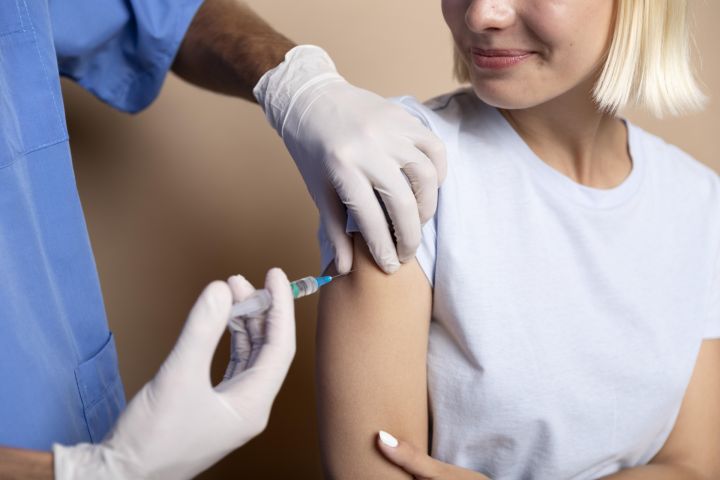 Pret gripu šosezon vakcinējušies teju 120 000 iedzīvotāju; pasūtītas papildu 6000 vakcīnas