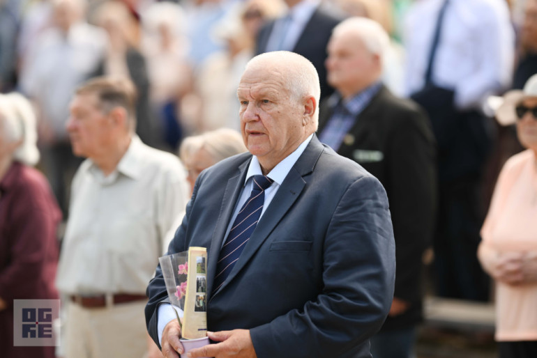 FOTO: Aizvadīts 26. Politiski represēto personu salidojums Ikšķiles brīvdabas estrādē