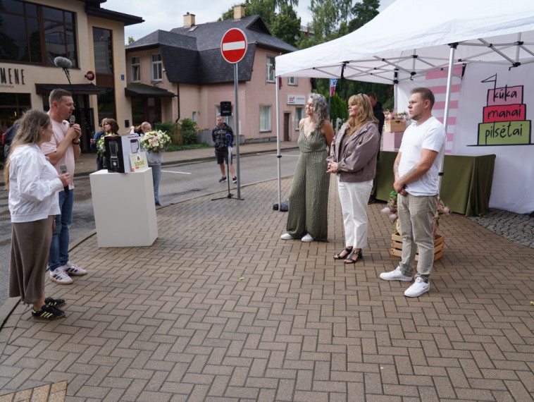 FOTO: Ogres garša kūkā – bāka, mežs un vietējās ogas