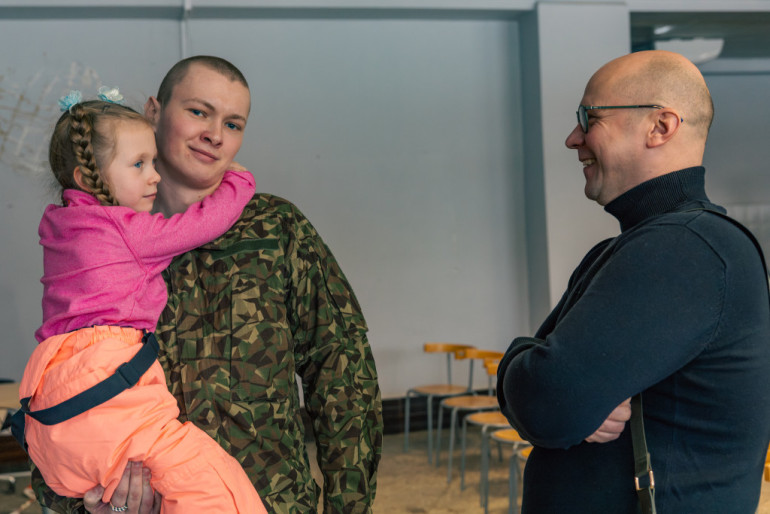 Foto: Vecāki tuvplānā iepazīst Valsts aizsardzības dienestu Lielvārdē
