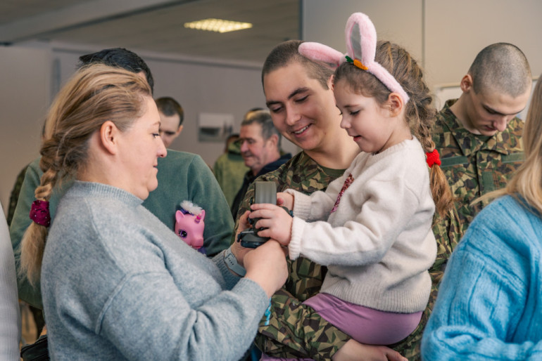 Foto: Vecāki tuvplānā iepazīst Valsts aizsardzības dienestu Lielvārdē