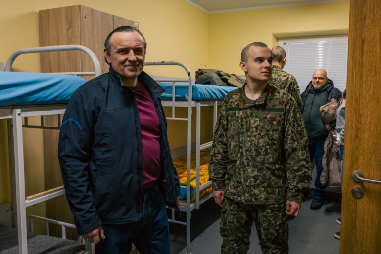 Foto: Vecāki tuvplānā iepazīst Valsts aizsardzības dienestu Lielvārdē