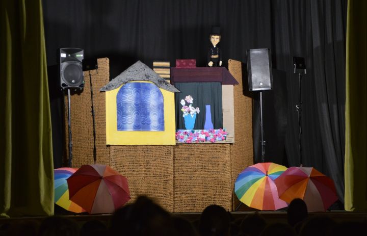 Leļļu teātra izrāde "Skursteņslauķi"