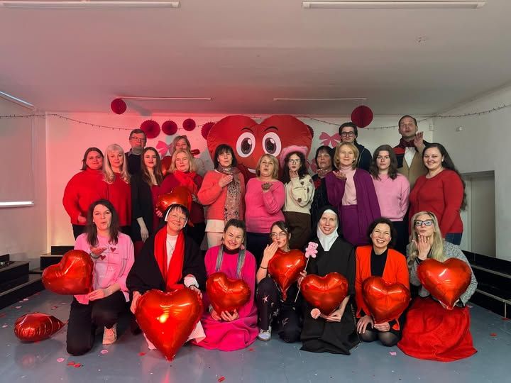 Rīgas Katoļu ģimnāzijas kolektīvs pirms Valentīndienas atgādina, ko dara īsts skolotājs 