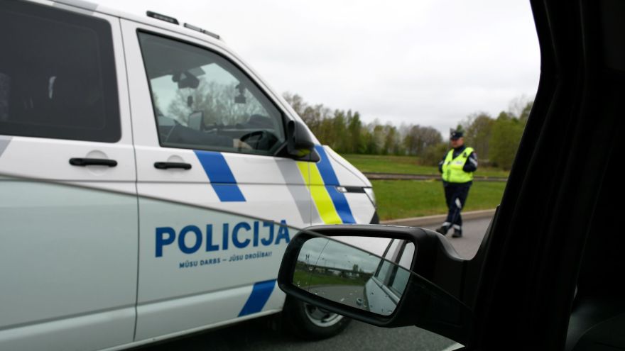 Brauc uzmanīgi! Policija arī pirmajā pēcsvētku darbadienā pastiprināti uzraudzīs satiksmi
