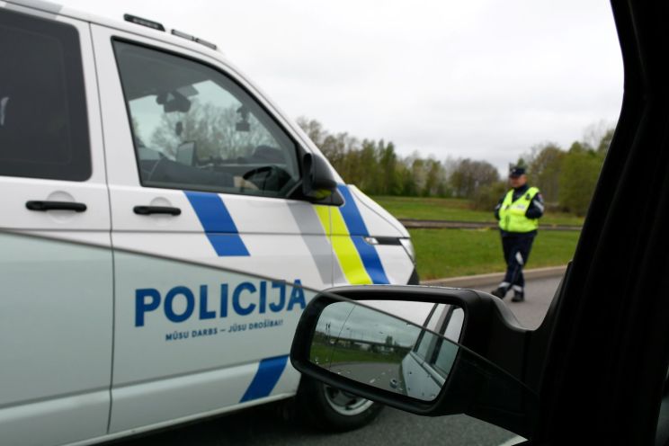 Attēls rakstam: Brauc uzmanīgi! Policija arī pirmajā pēcsvētku darbadienā pastiprināti uzraudzīs satiksmi