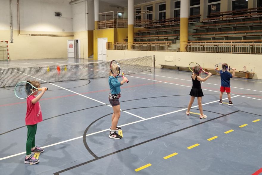 Ogres novadā sports attīstās - Tenisa spēles māku varēs apgūt arī Lielvārdē