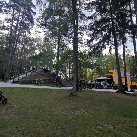 FOTO: Jumpravas pagasta svētki aizvadīti, savijoties dziesmām, dejām un tradīcijām