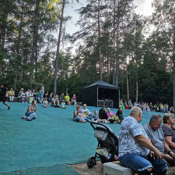 FOTO: Jumpravas pagasta svētki aizvadīti, savijoties dziesmām, dejām un tradīcijām