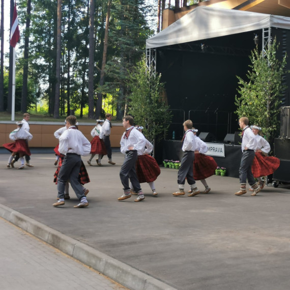 FOTO: Jumpravas pagasta svētki aizvadīti, savijoties dziesmām, dejām un tradīcijām