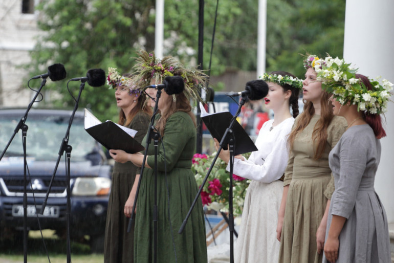 Foto: Krāšņi aizvadīti Ogresgala svētki