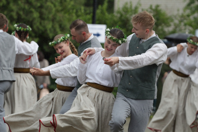 Foto: Krāšņi aizvadīti Ogresgala svētki