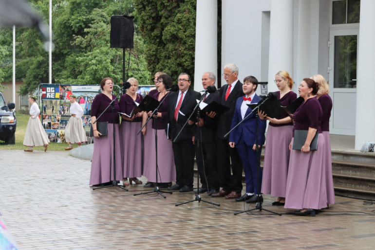 Foto: Krāšņi aizvadīti Ogresgala svētki