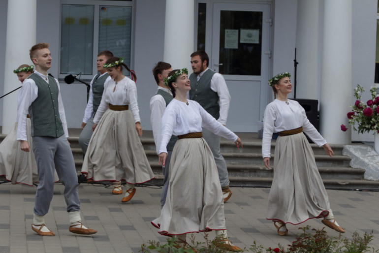 Foto: Krāšņi aizvadīti Ogresgala svētki