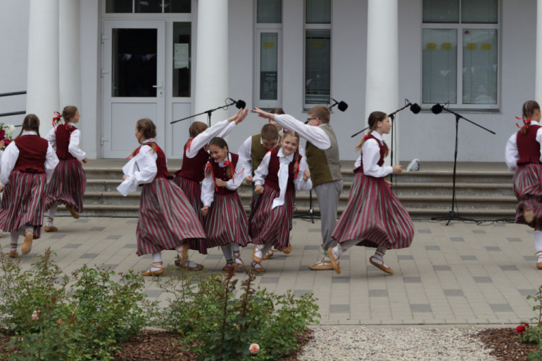 Foto: Krāšņi aizvadīti Ogresgala svētki