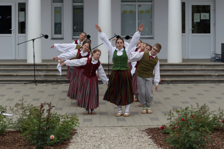 Foto: Krāšņi aizvadīti Ogresgala svētki