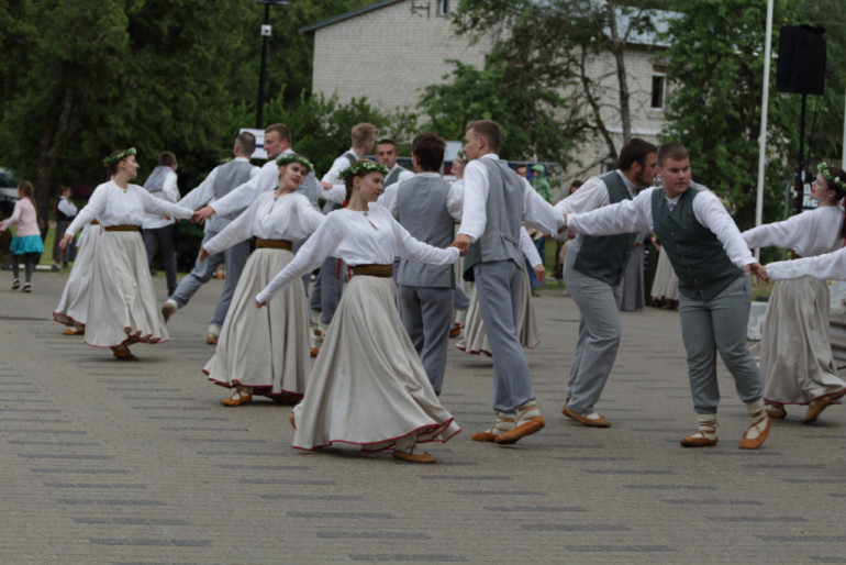 Foto: Krāšņi aizvadīti Ogresgala svētki