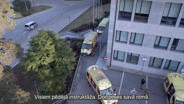 VIDEO: Pie Ukrainas karavīriem dodas 24 automašīnas no Ogres