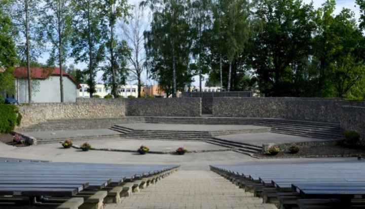 Iedzīvotājiem iespēja izteikt viedokli par metu “Ikšķiles brīvdabas estrādes jumta izbūve un teritorijas labiekārtošana”
