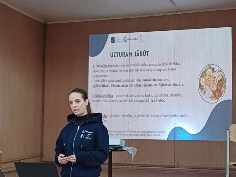 FOTO: Taurupē notika nodarbība par jauniešu veselību