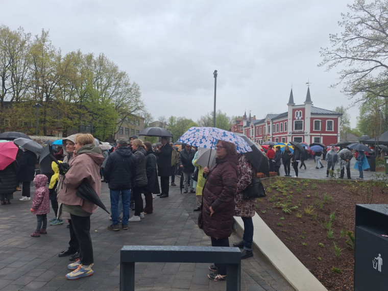 FOTO: Ogrē svinīgi atklāts Neatkarības laukums un Brīvības ceļa ekspozīcija