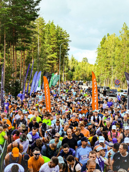 FOTO: "Stirnubuks" Ogres Zilajos kalnos - dalībnieku vidū arī sabiedrībā zināmi cilvēki