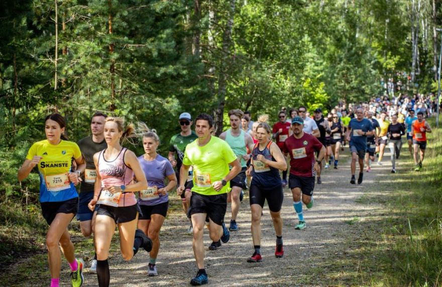 FOTO: "Stirnubuks" Ogres Zilajos kalnos - dalībnieku vidū arī sabiedrībā zināmi cilvēki