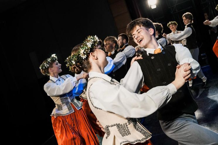 Attēls rakstam: Deju kolektīvu "Spolītes" un "Spole" jubilejas koncerts "Mūsu stāsti"