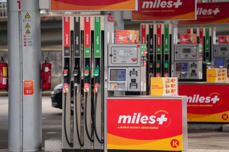 Attēls rakstam: Dīzeļdegvielas cena Latvijā sāk pārsniegt 2 eiro litrā