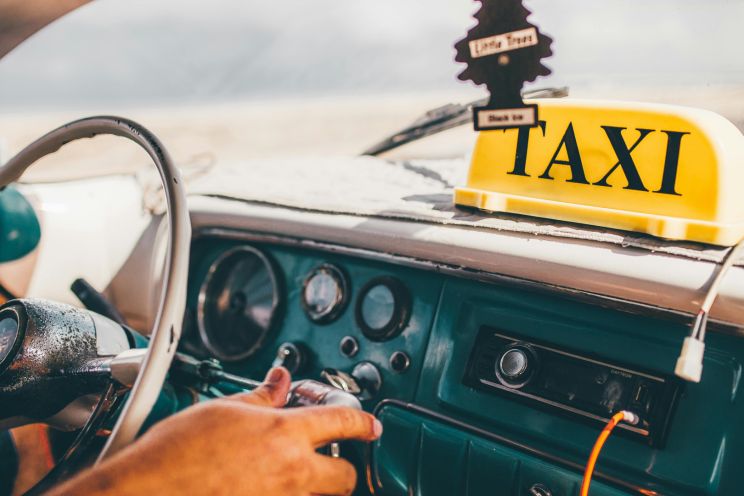 Attēls rakstam: Lasāmgabals. Nakts taksometrā