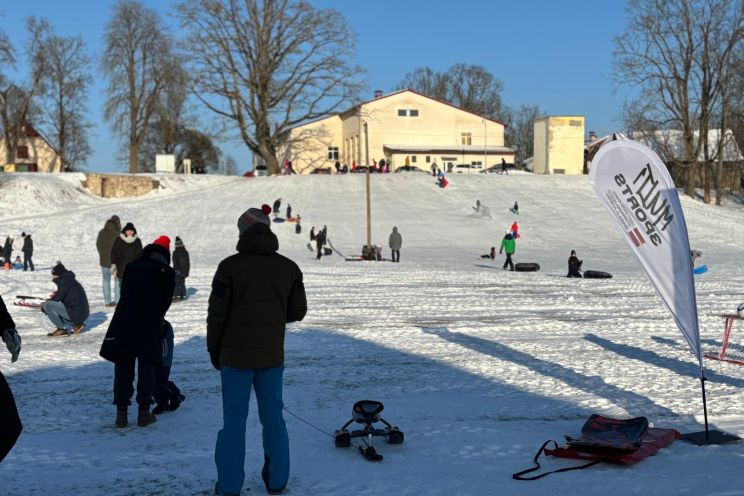Attēls rakstam: FOTO: Tīnūžos šodien neierasta rosība – azartiskā gaisotnē aizvadīta "Sniega diena"