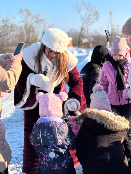 FOTO: Tīnūžos šodien neierasta rosība – azartiskā gaisotnē aizvadīta "Sniega diena"
