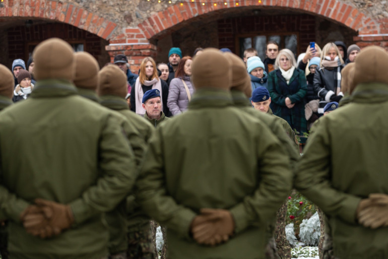 FOTO: Lielvārdē aizvadīts pirmais Gaisa spēkos dienošo valsts aizsardzības dienesta karavīru izlaidums