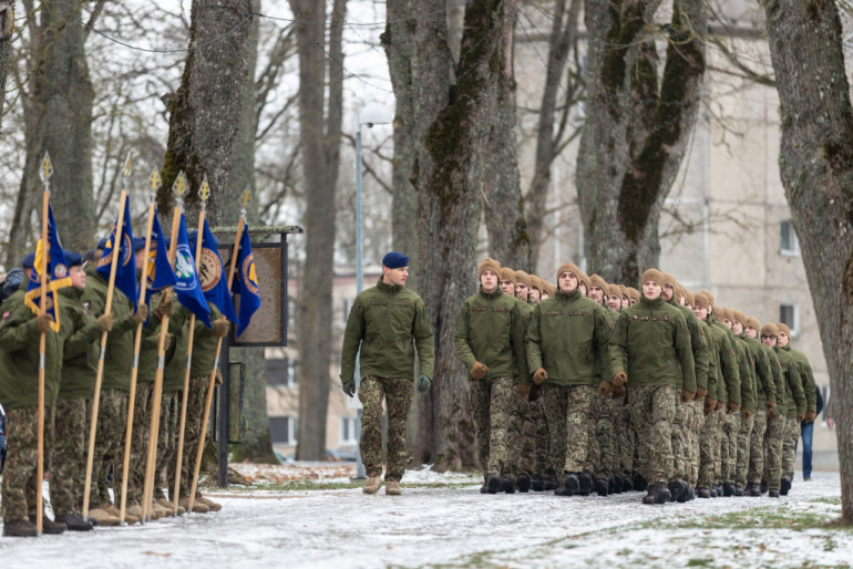FOTO: Lielvārdē aizvadīts pirmais Gaisa spēkos dienošo valsts aizsardzības dienesta karavīru izlaidums