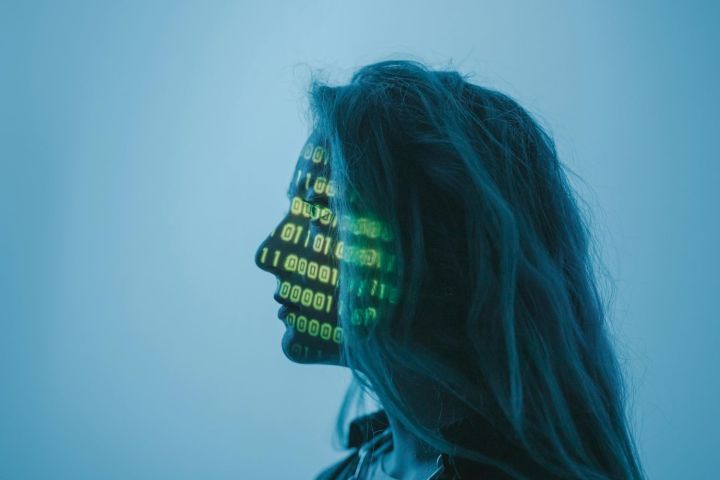 Eksperte: Cilvēce ieiet "pēcrealitātes" laikmetā, kur mākslīgais intelekts kļūs par realitātes radītāju