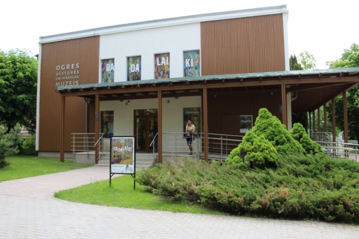 Ogres novadā jūlijā skatāmas dažādas izstādes